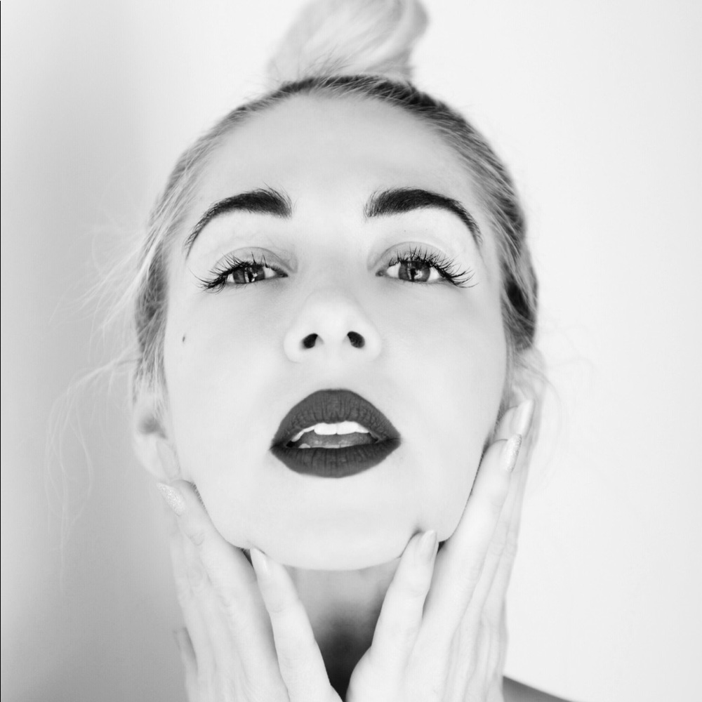 Meet your Posher, Adrienne